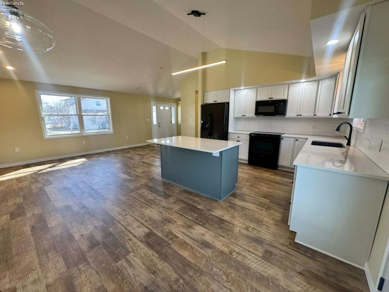 111 Tuscarawas Trail, Sandusky, OH 44870 Photo 8