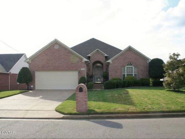 2163 Oakview Avenue, Dyersburg, TN 38024