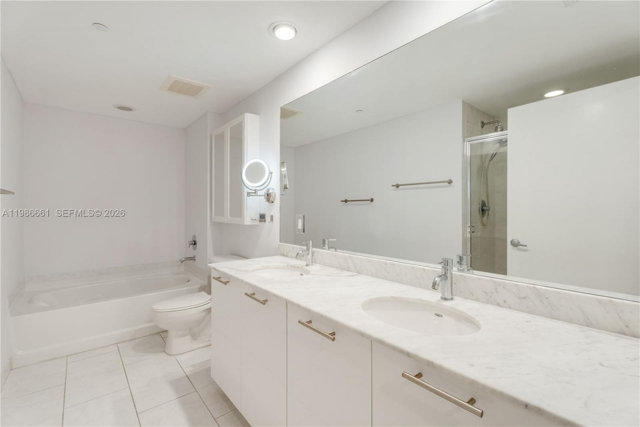 951 Brickell Ave , Unit 3607, Miami, FL 33131 Photo