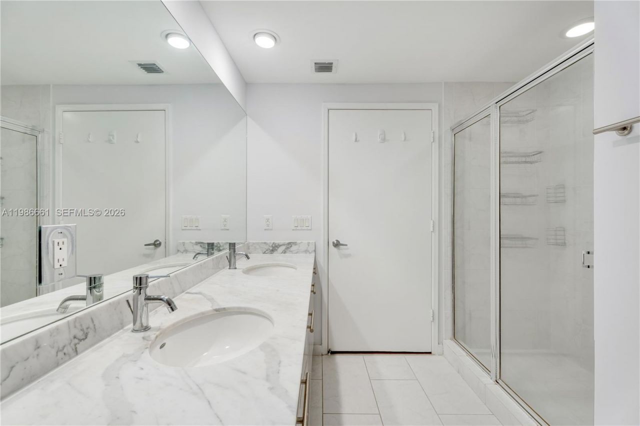 951 Brickell Ave , Unit 3607, Miami, FL 33131 Photo