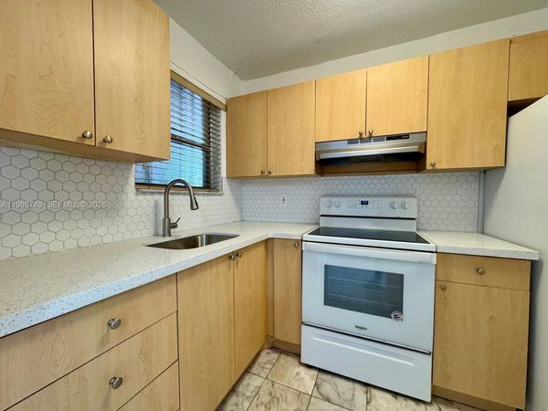 1051 SW 1st St , Unit 212, Miami, FL 33130