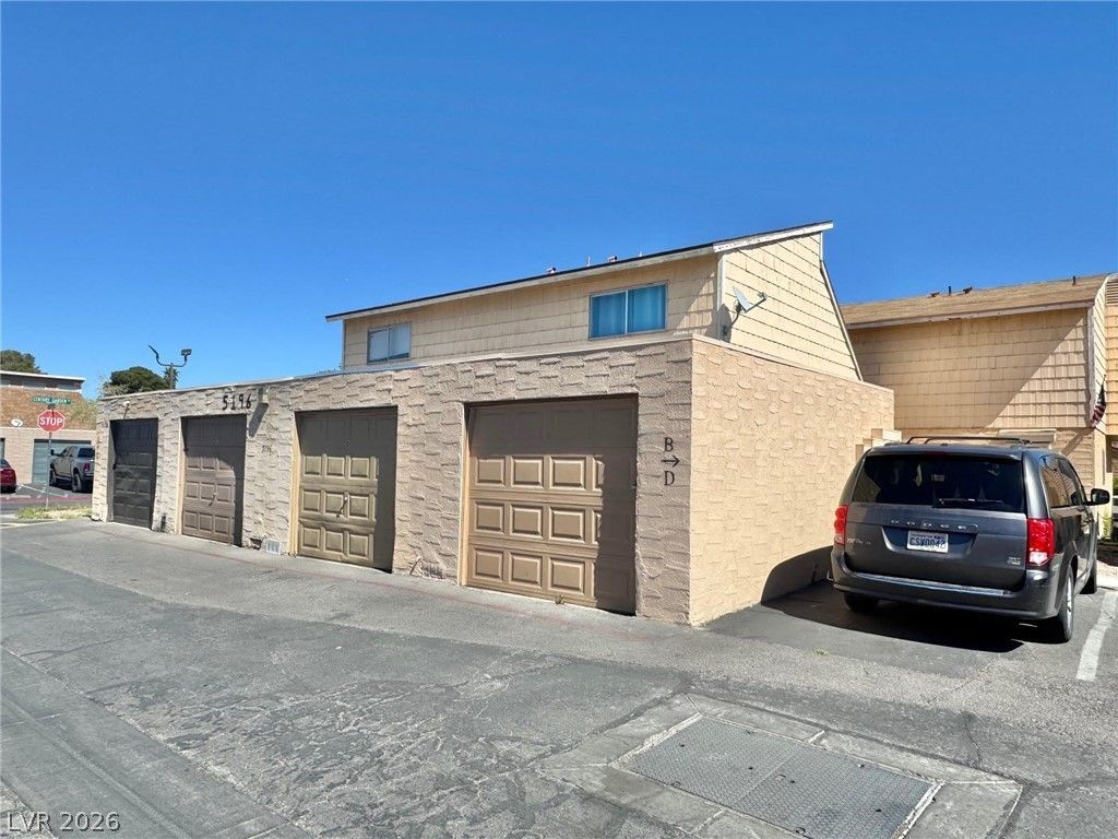 5196 Golden Lane, Unit B, Las Vegas, NV 89119 Main Photo