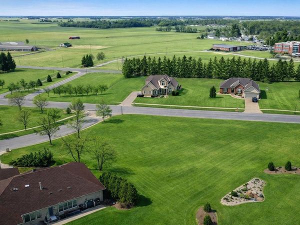 104 Waterford Drive , Bucyrus, OH 44820