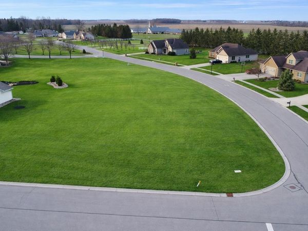 104 Waterford Drive , Bucyrus, OH 44820