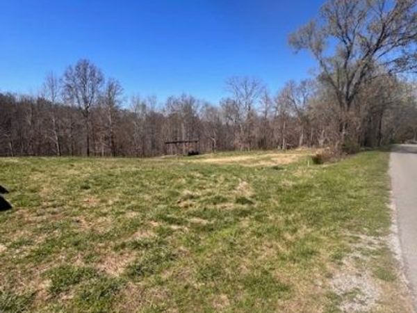 1021 Pumpkin Ave, Charlotte, TN 37036