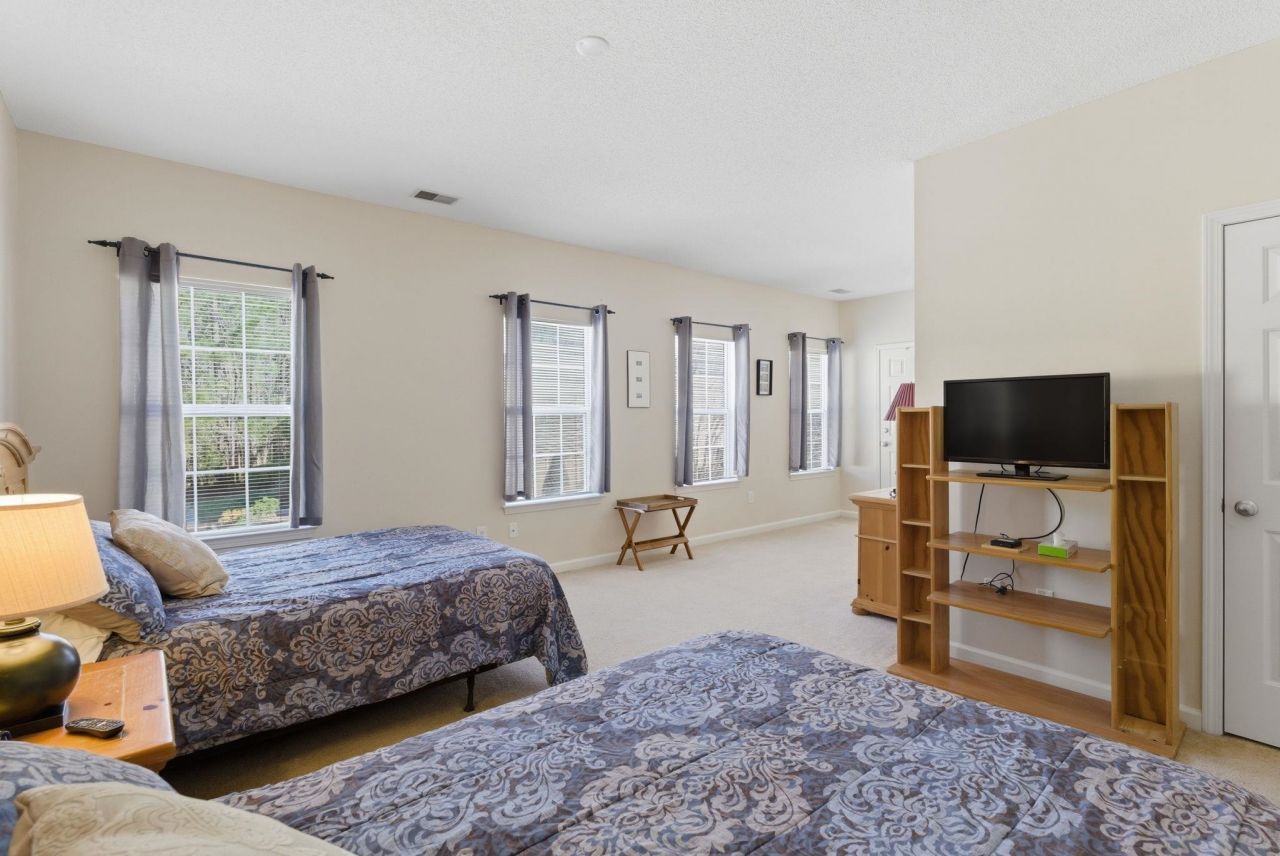 4528 Girvan Dr.  Photo 9