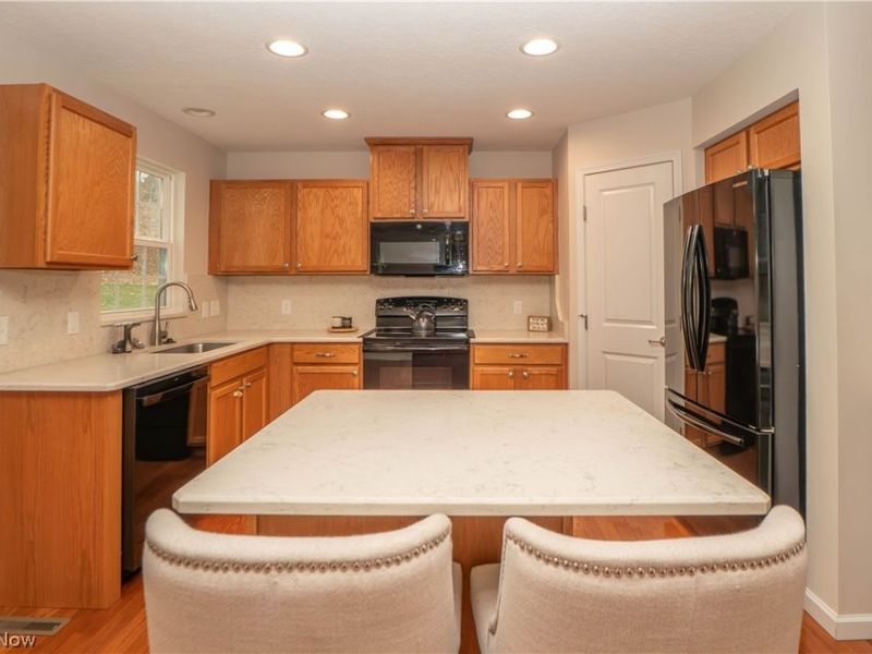 6525 Pine Bluff Avenue NE, Canton, OH 44721 Photo 10