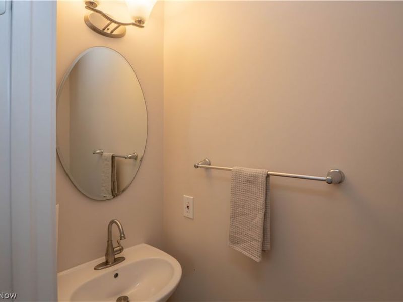 6525 Pine Bluff Avenue NE, Canton, OH 44721 Photo 17