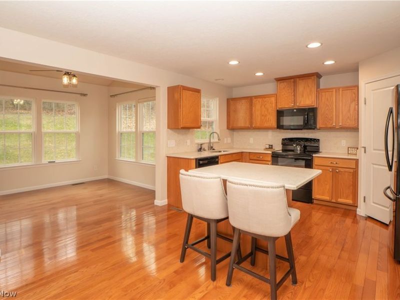 6525 Pine Bluff Avenue NE, Canton, OH 44721 Photo 9