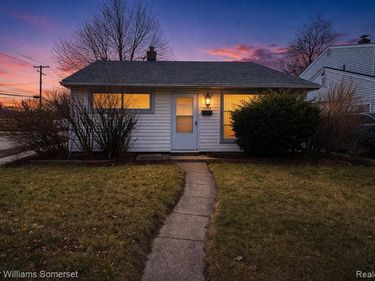 1644 E Goulson Avenue, Hazel Park, MI 48030