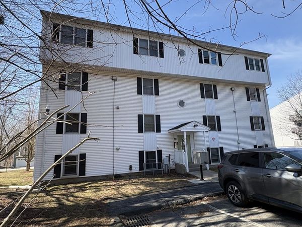 48 Gibbs St, Unit 2-1B, Worcester, MA 01607