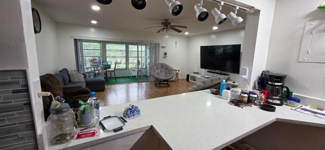 725 Lori Drive, Unit 204, Palm Springs, FL 33461 Photo