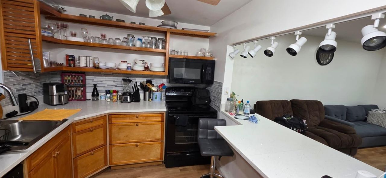 725 Lori Drive, Unit 204, Palm Springs, FL 33461 Photo