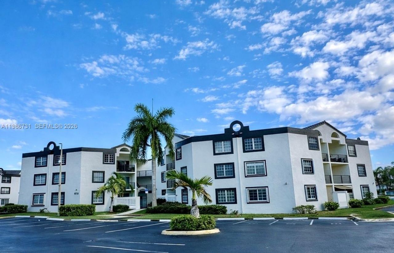 9731 Fontainebleau Blvd, Unit F306, Miami, FL 33172 Photo