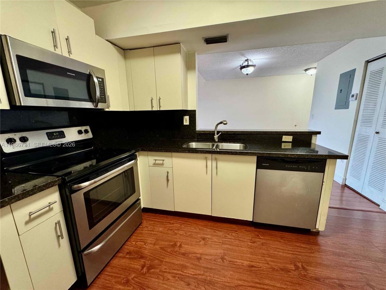9731 Fontainebleau Blvd, Unit F306, Miami, FL 33172 Photo