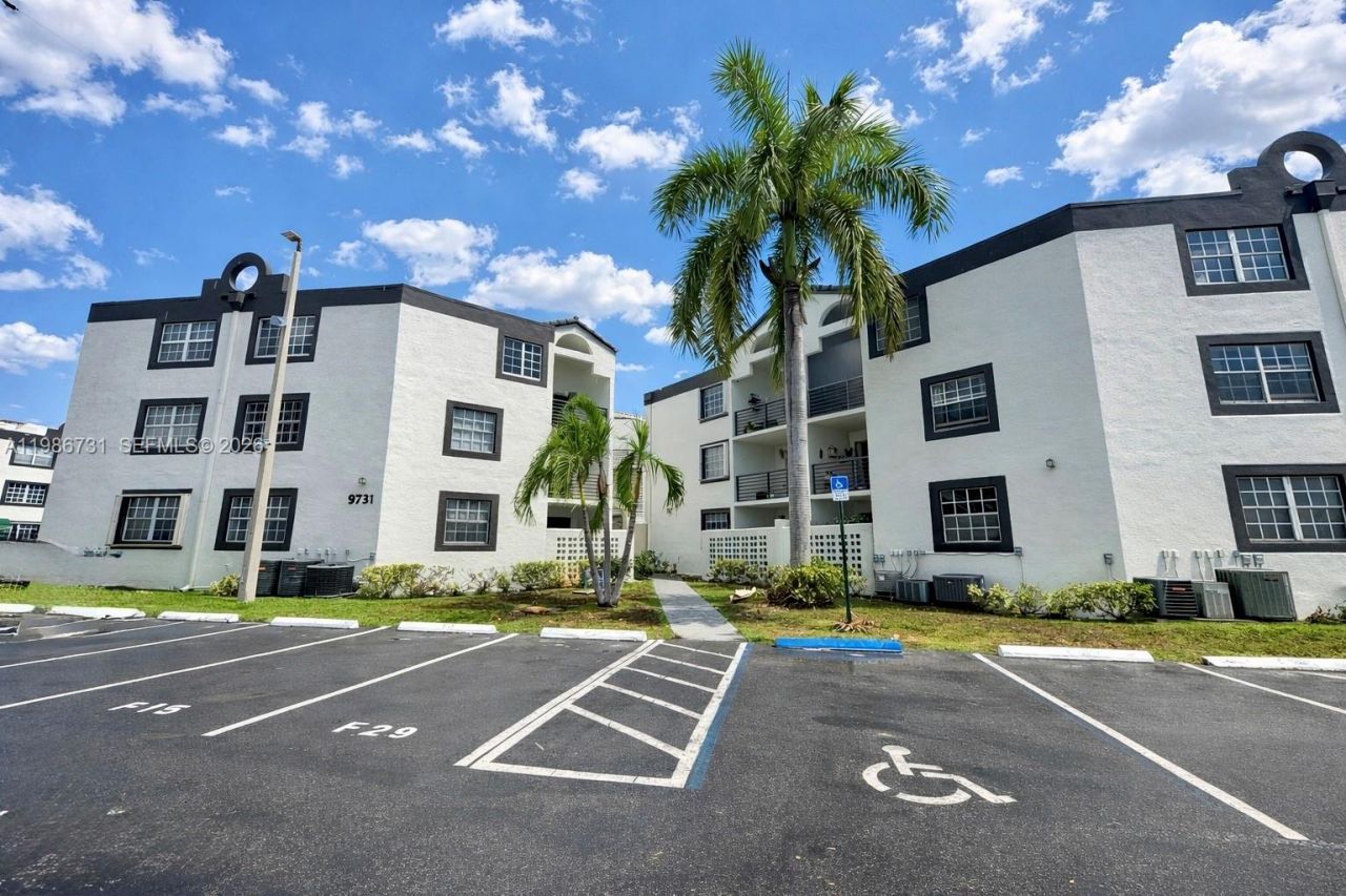 9731 Fontainebleau Blvd , Unit F306, Miami, FL 33172 Photo