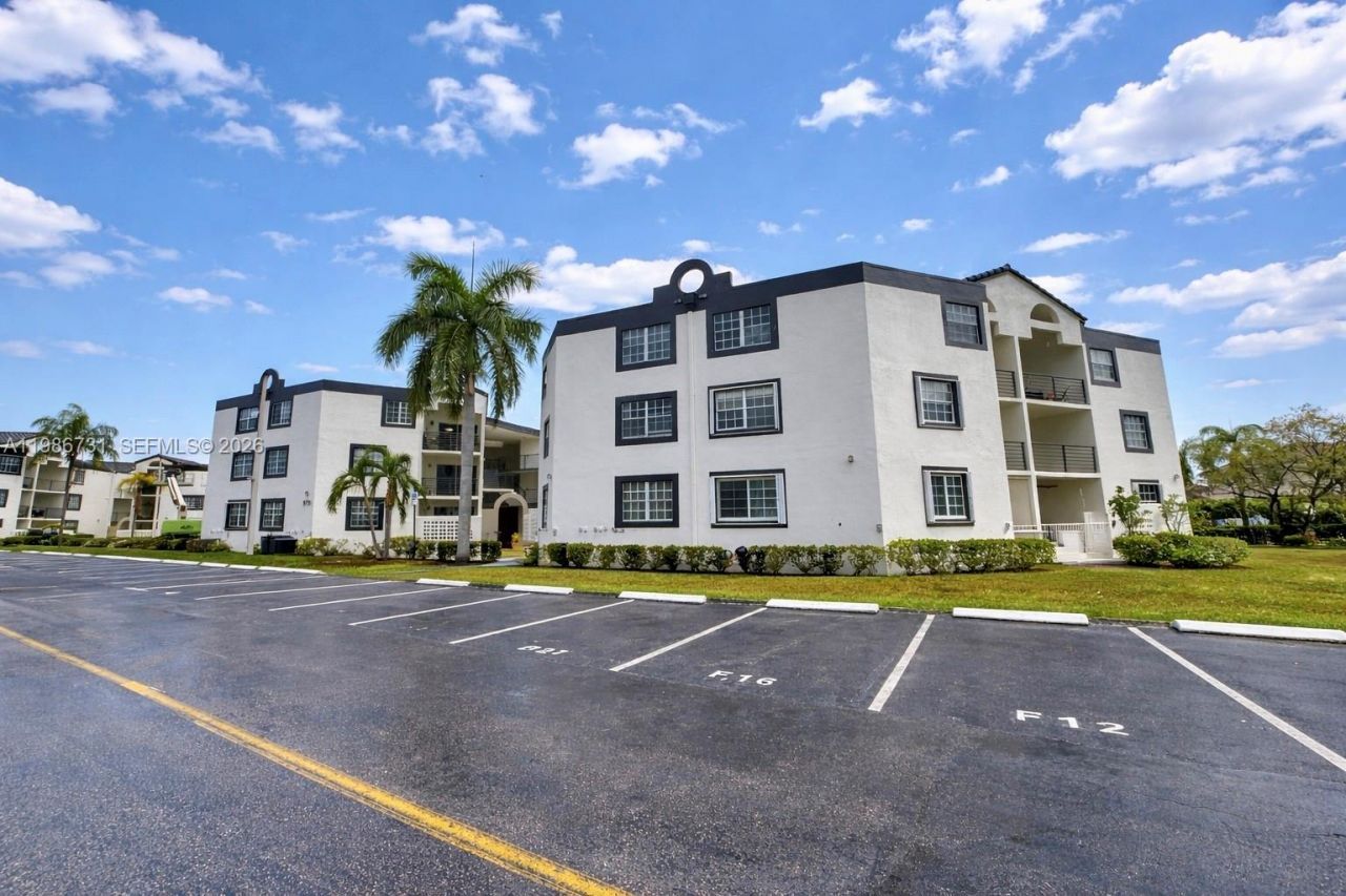 9731 Fontainebleau Blvd , Unit F306, Miami, FL 33172 Photo