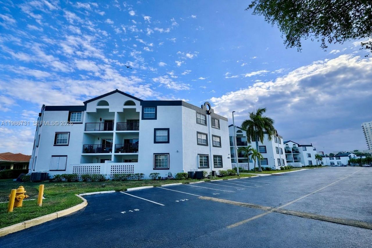 9731 Fontainebleau Blvd , Unit F306, Miami, FL 33172 Photo