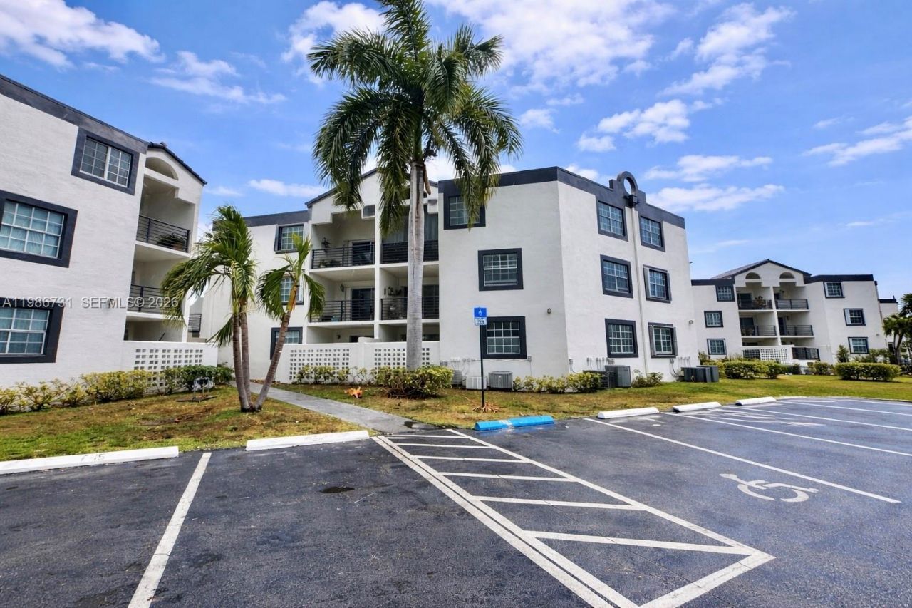 9731 Fontainebleau Blvd, Unit F306, Miami, FL 33172 Photo