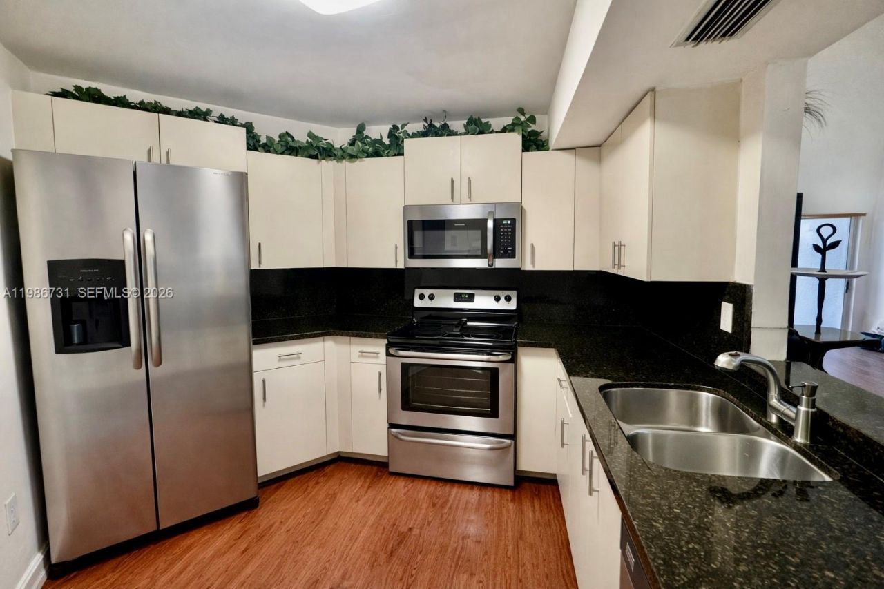 9731 Fontainebleau Blvd , Unit F306, Miami, FL 33172 Photo