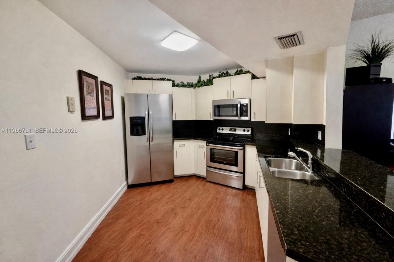 9731 Fontainebleau Blvd , Unit F306, Miami, FL 33172 Photo