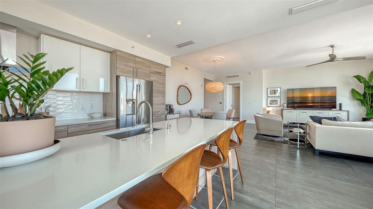 111 S Pineapple Avenue, Unit 601, Sarasota, FL 34236 Photo