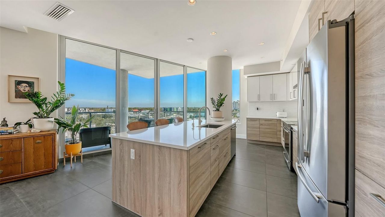 111 S Pineapple Avenue, Unit 601, Sarasota, FL 34236 Photo