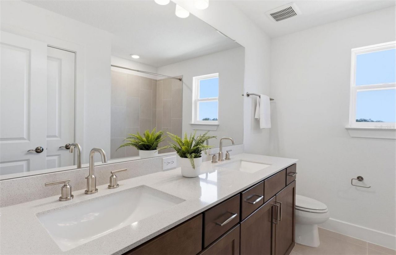 37253 Gunnison Drive , Zephyrhills, FL 33540 Photo