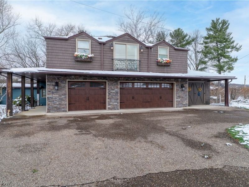 2023 Lakewood Road SW, Sherrodsville, OH 44675 Photo 2