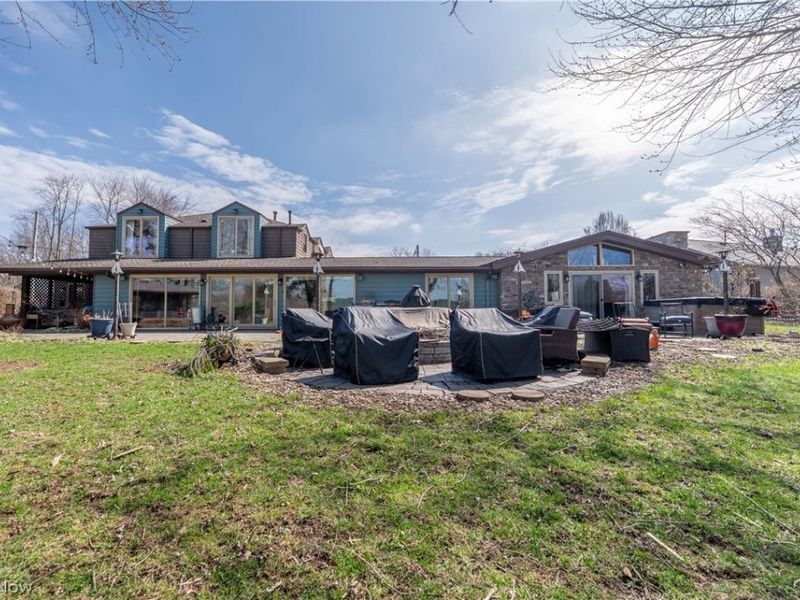 2023 Lakewood Road SW, Sherrodsville, OH 44675 Photo 3