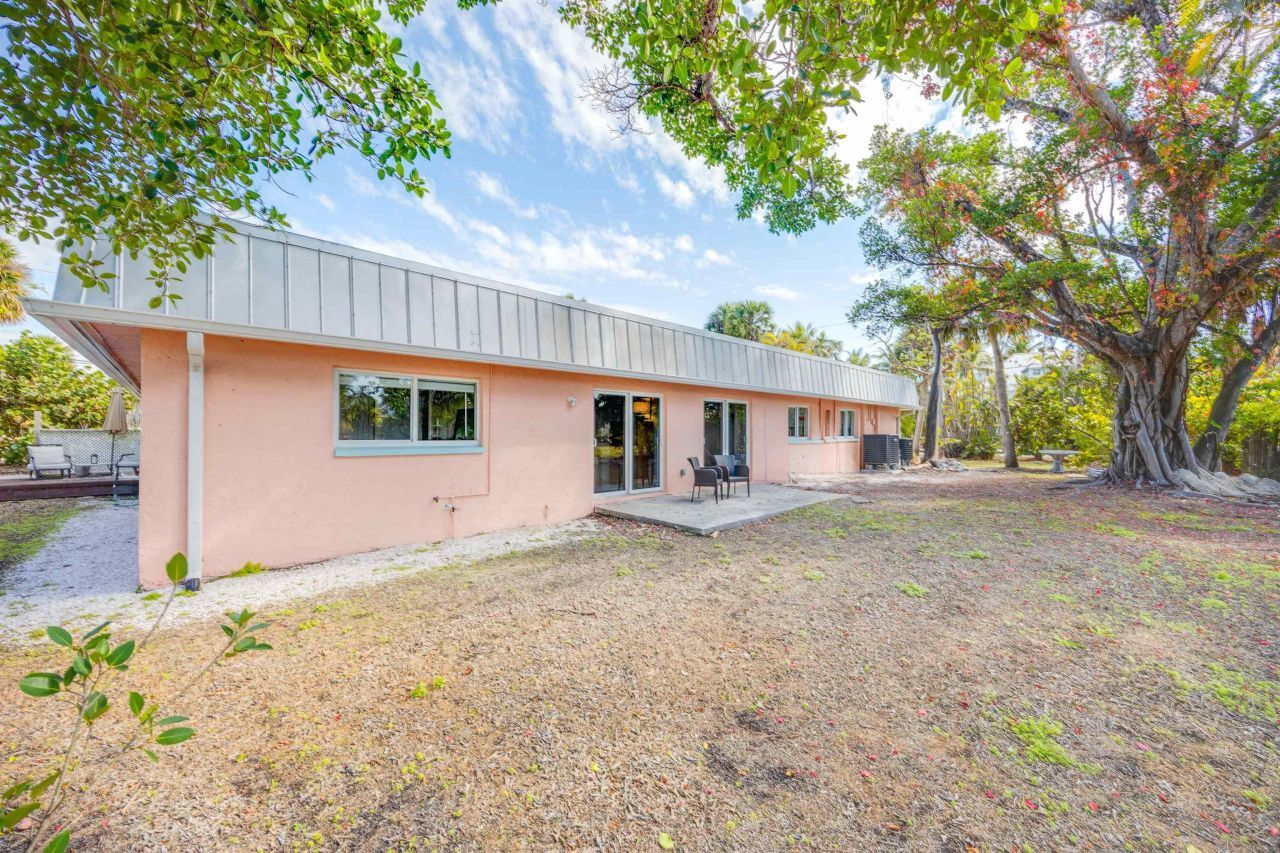 887 Casa Ybel Rd, Sanibel, FL 33957 Photo