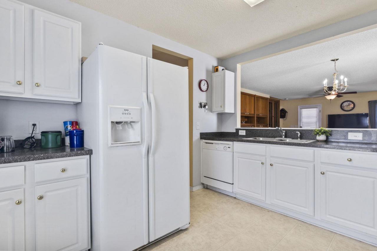 914 Bur Oak Ct. Photo 10