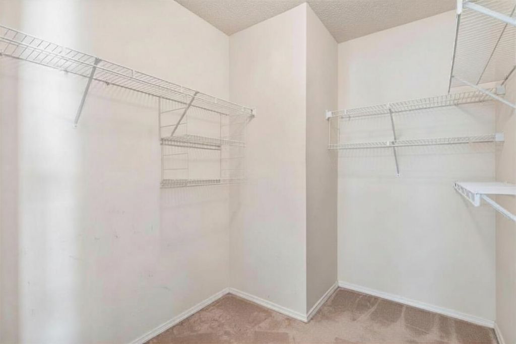 914 Bur Oak Ct. Photo 21