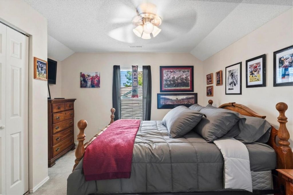 914 Bur Oak Ct. Photo 26