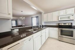 914 Bur Oak Ct. photo 4