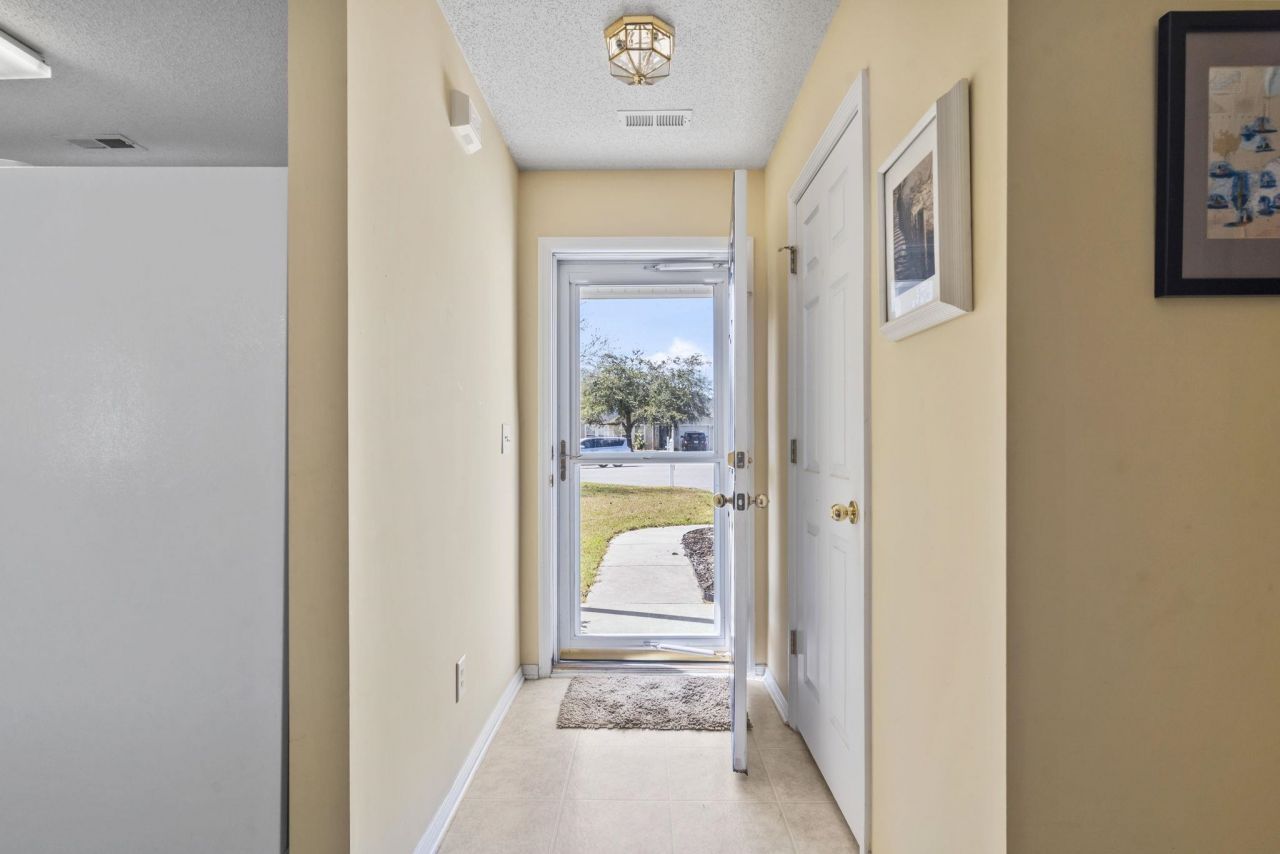 914 Bur Oak Ct. Photo 4