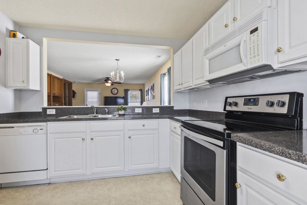 914 Bur Oak Ct. Photo 9