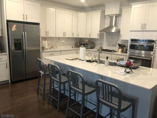 11 Veterans Way, Morris Plains, NJ 07950