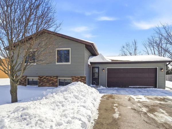 29 HILLOCK COURT, Appleton, WI 54914