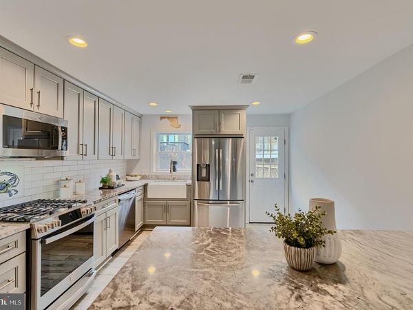 4 S EAST AVENUE, BALTIMORE, MD 21224