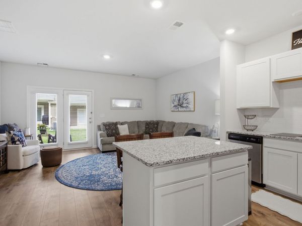 806 Dallas Dr , Columbia, TN 38401