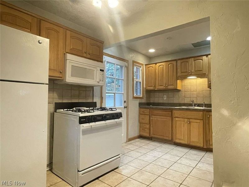 442 Clearview Drive , Unit U9, Euclid, OH 44123 Photo 10