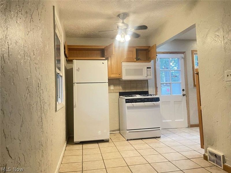 442 Clearview Drive , Unit U9, Euclid, OH 44123 Photo 5