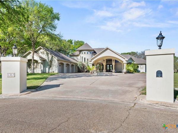 1317 Jack Nicklaus Circle, Salado, TX 76571
