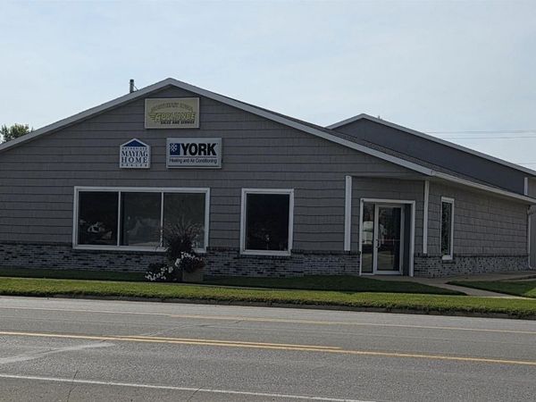 201 3rd St SE , Cresco, IA 52136