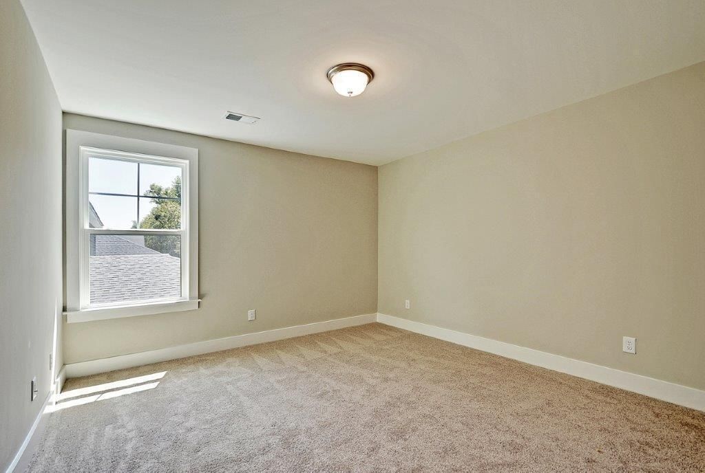 222 Creek Pointe Drive Drive Photo 8