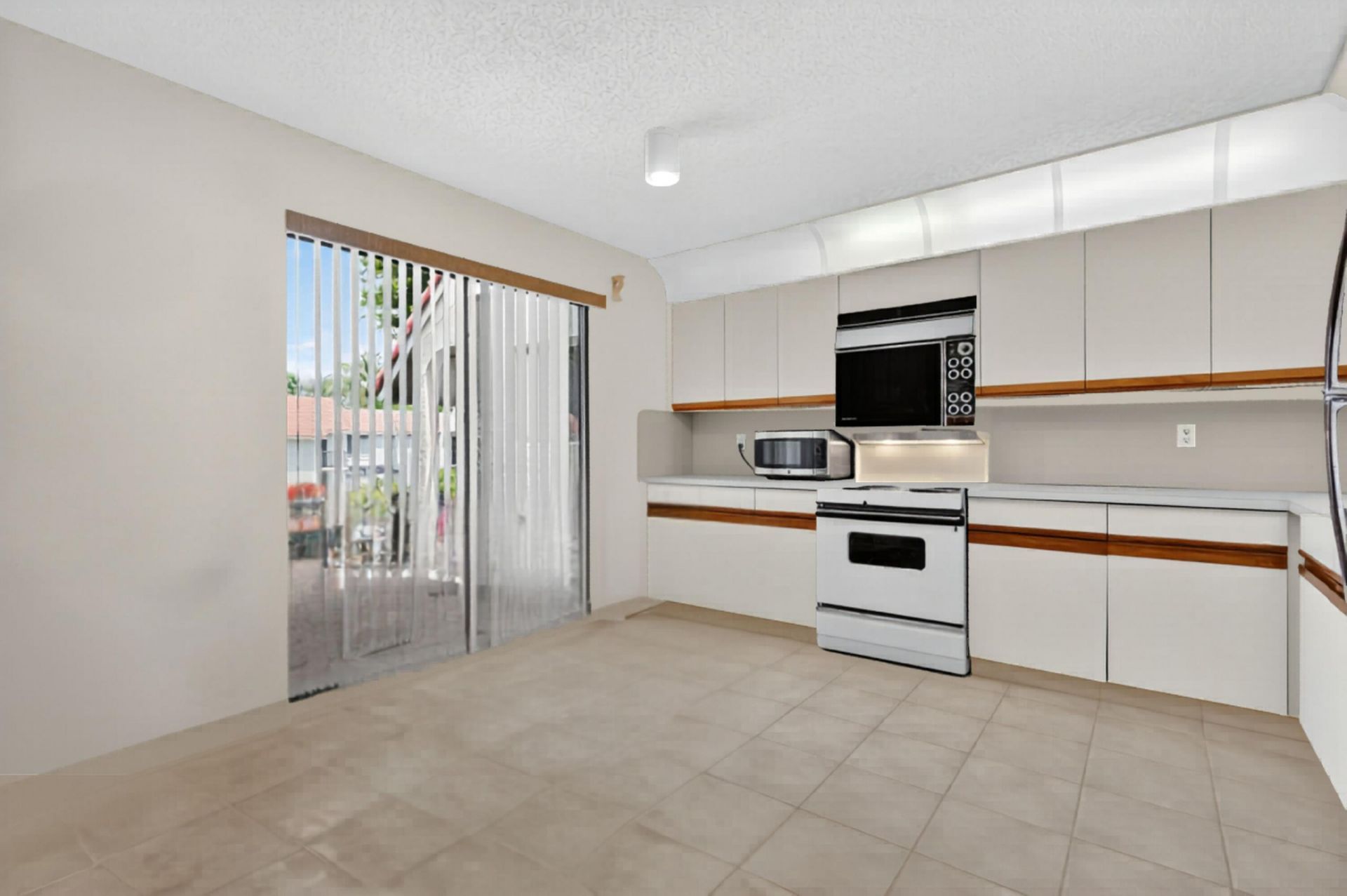 5561 Fairway Park Drive, Unit 203, Boynton Beach, FL 33437 Photo