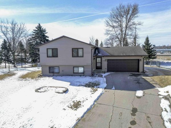 2903 17th Avenue S, Moorhead, MN 56560