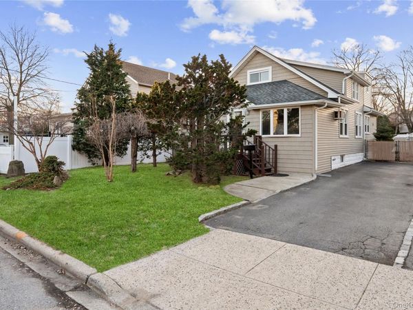 2858 Cherry Court , Oceanside, NY 11572