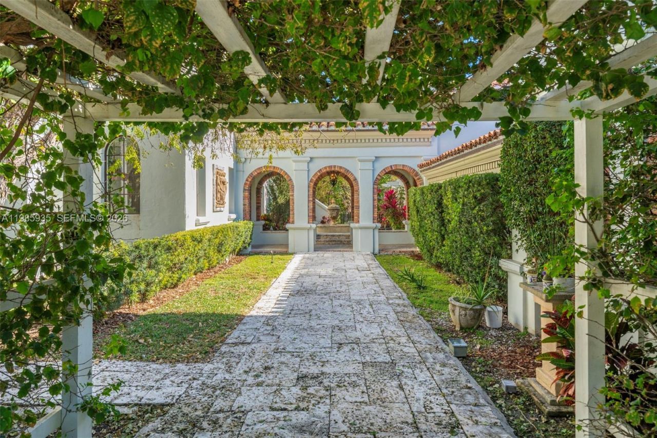 9401 Journeys End Rd , Coral Gables, FL 33156 Photo